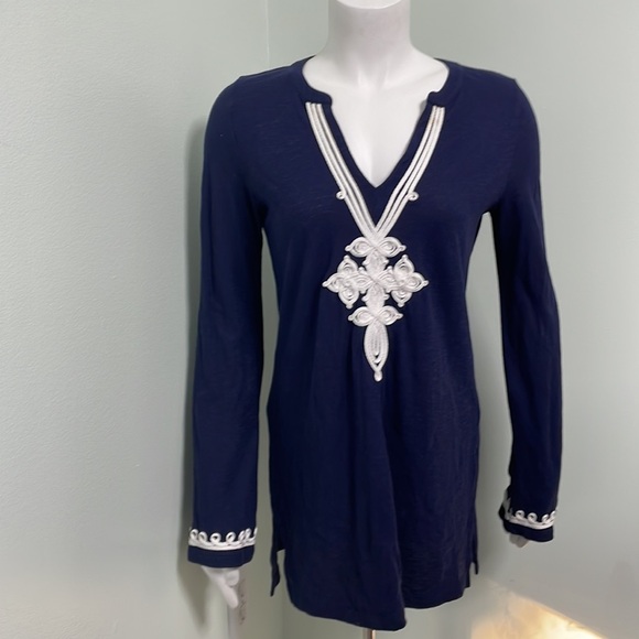Lilly Pulitzer Thea V-Neck Navy embroidered Tunic Size Small - Picture 2 of 8